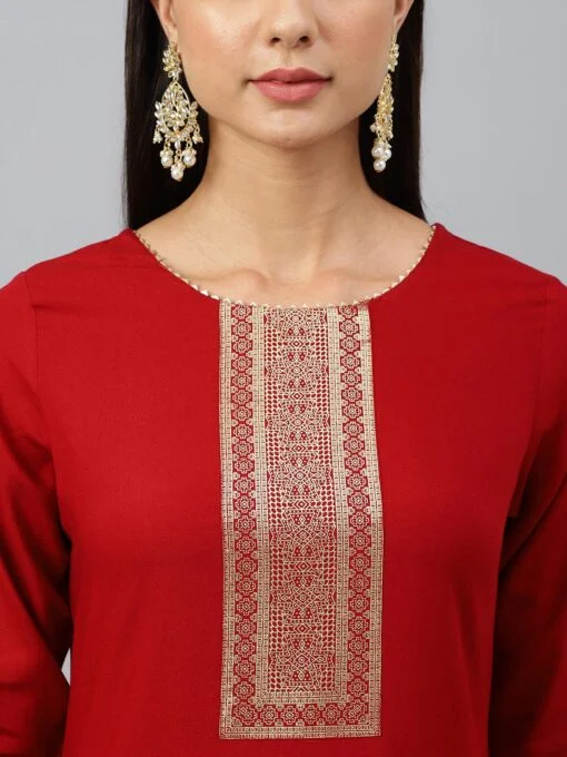 Maroon Rayon Solid Straight Kurta - Image 3